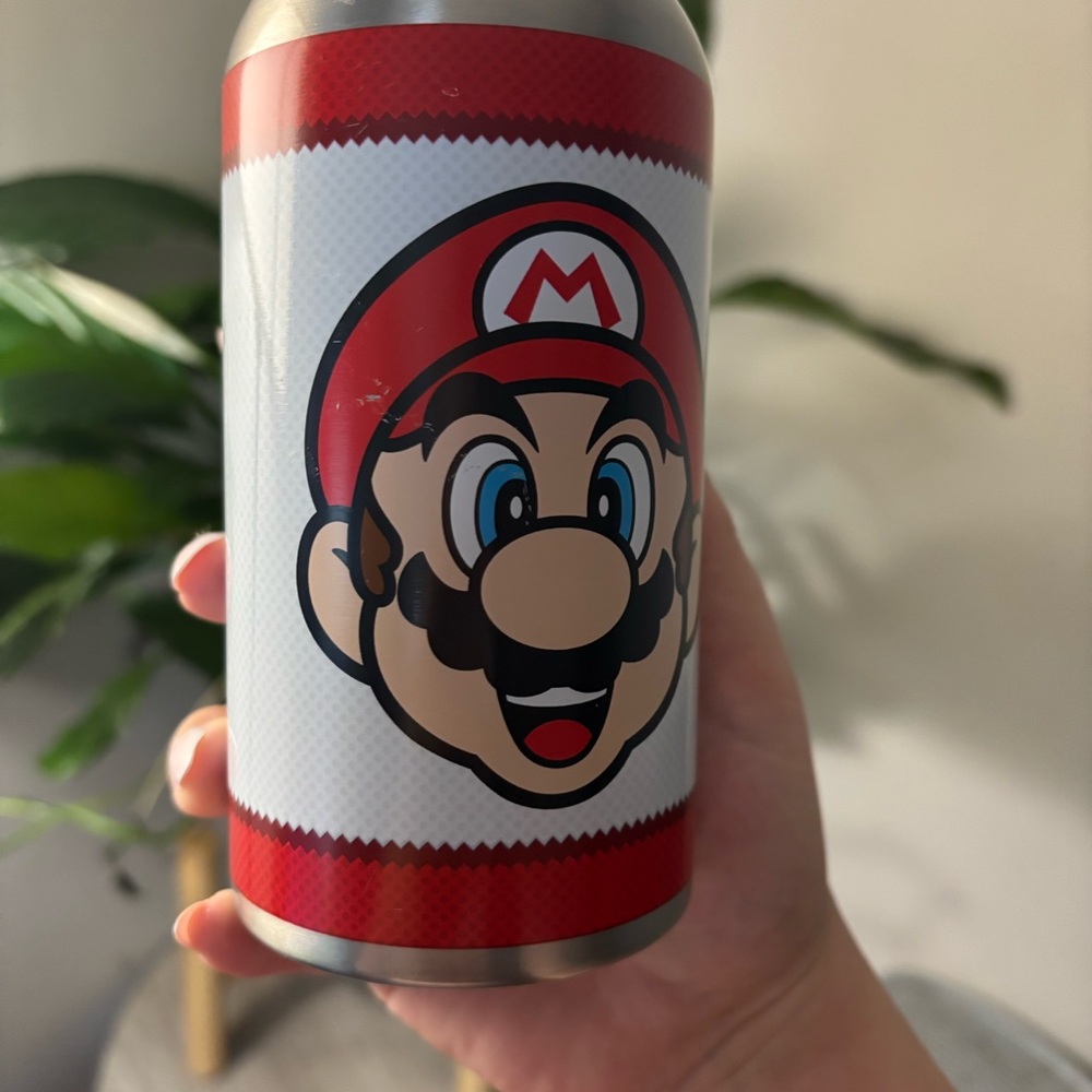 Super Mario Water Bottle - Picture 2 of 8